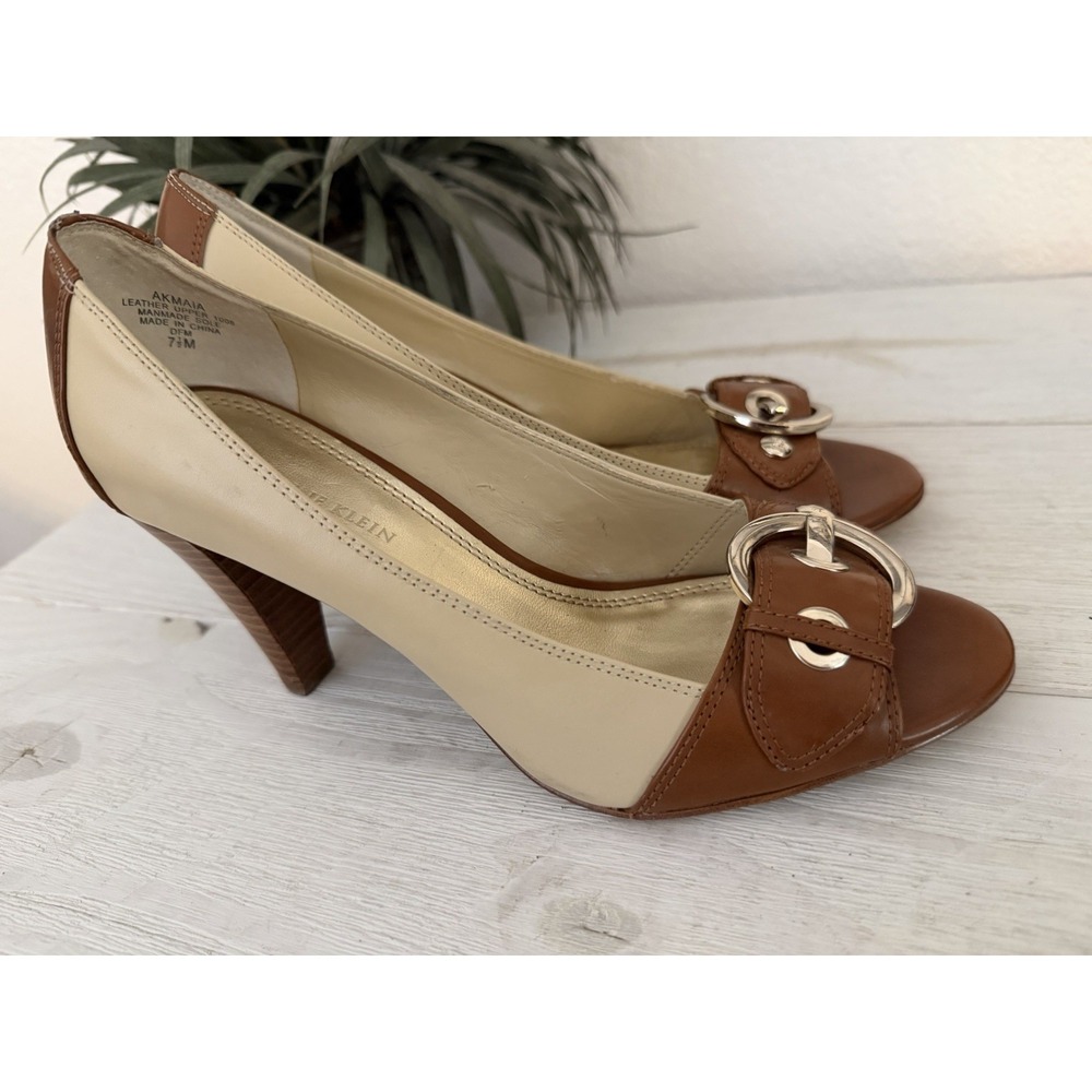 Anne Klein Akmaia Peep Toe Heels 7.5 Pumps Wood Block Heel Buckle Accent Ivory